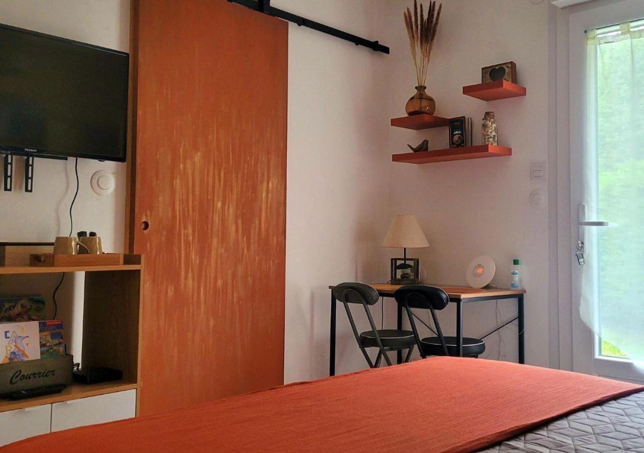 Vivre Benaise Chambre D'Hotes Chaunac Quarto foto